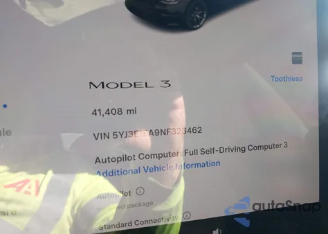 2022 Tesla Model 3 Rear-Wheel Drive z USA, uszkodzony, nr VIN 5YJ3E1EA9NF323462